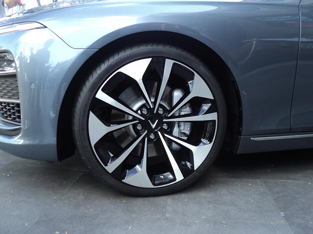 vinfast lux a2.0 ngoại thất 6
